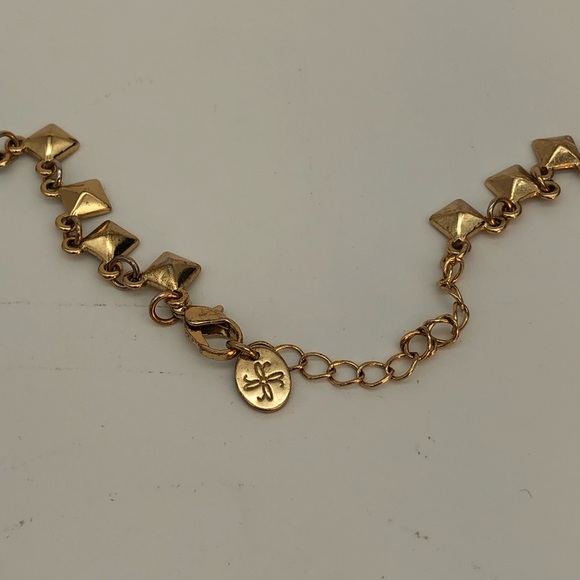 Vera Wang Pyramid shaped linked Gold Tone necklace - Picture 6 of 6